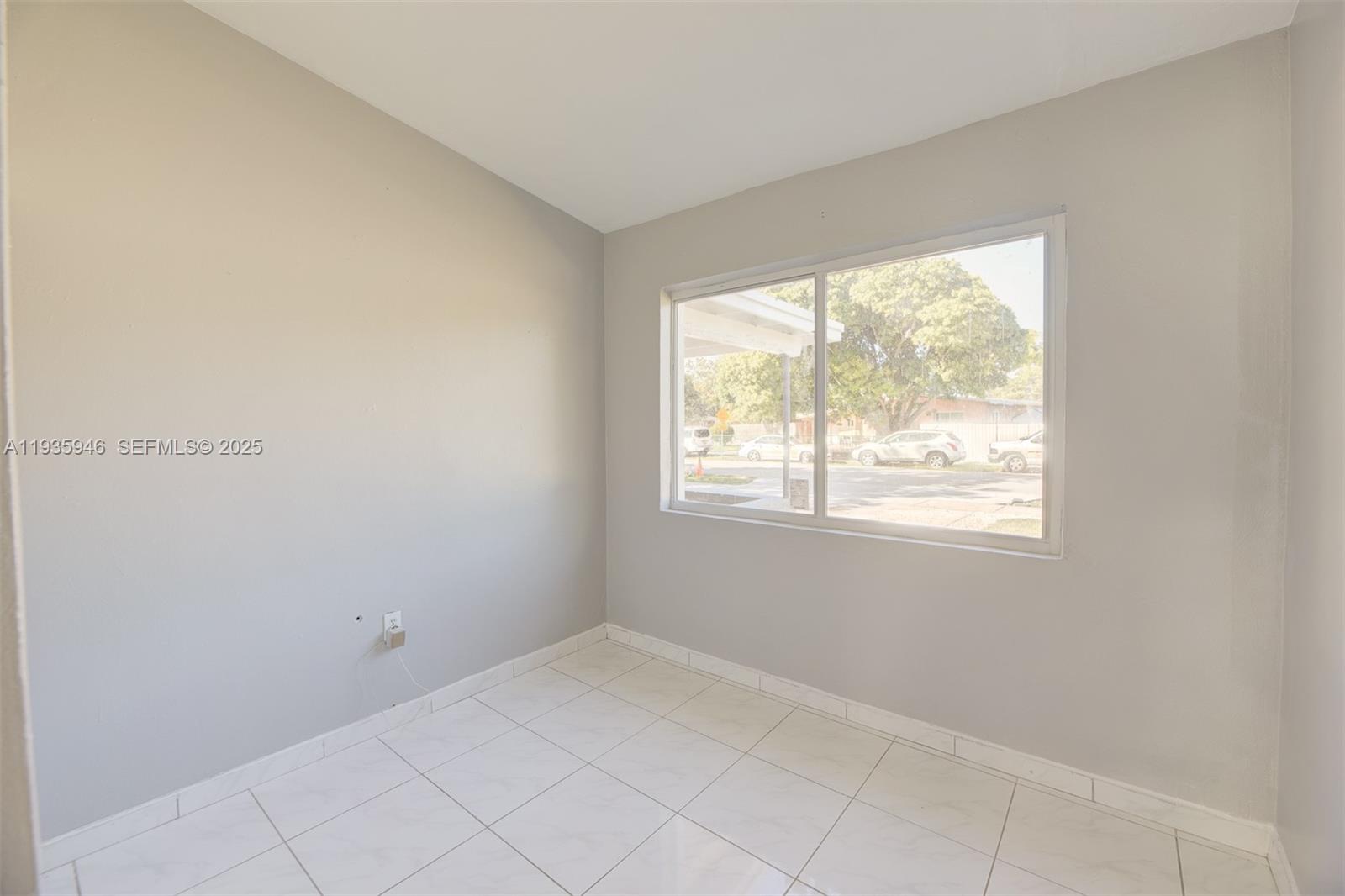 3510 Southwest 39th Street West Park, FL 33023 - Photo 18 of 31