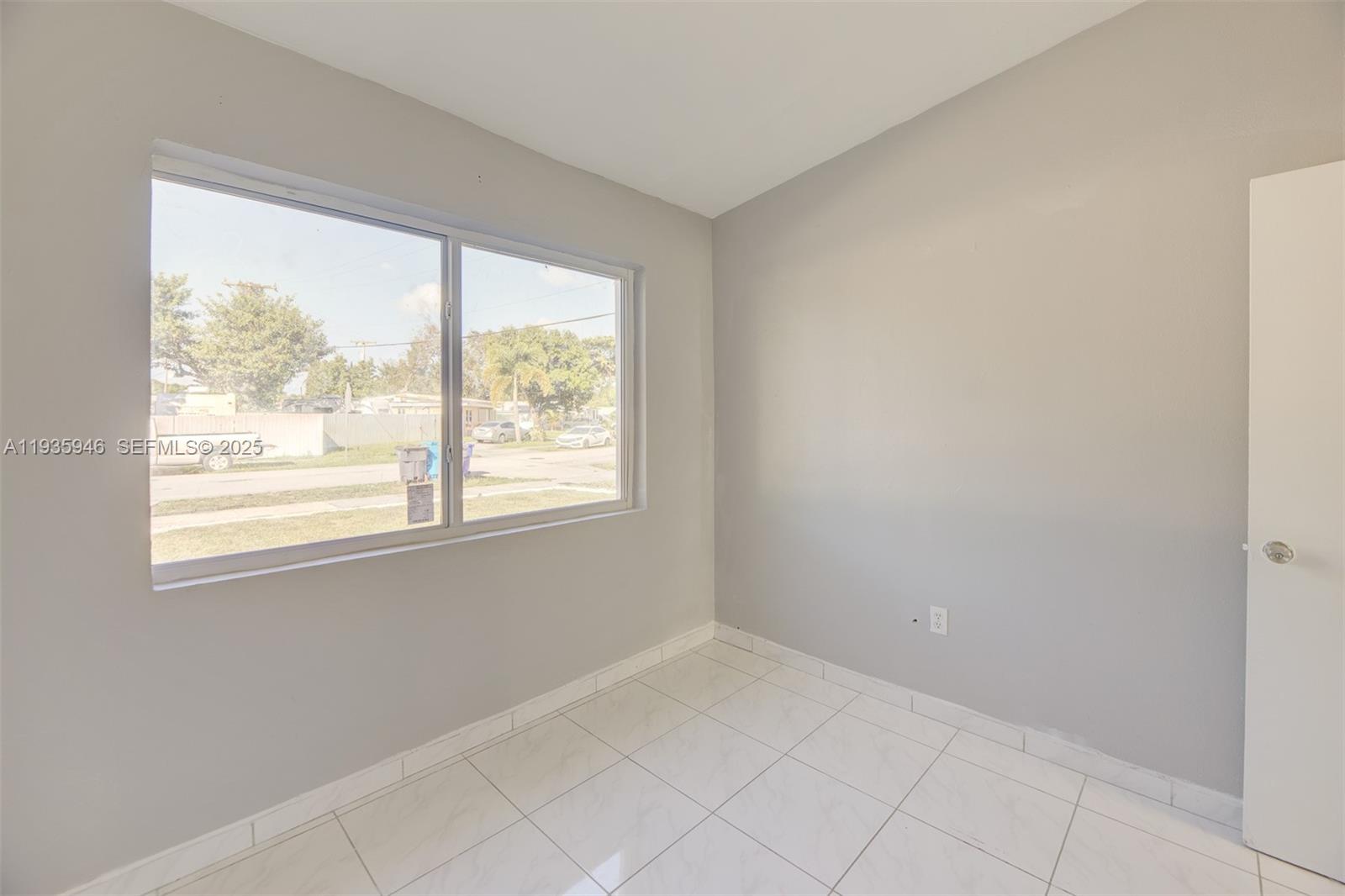 3510 Southwest 39th Street West Park, FL 33023 - Photo 19 of 31