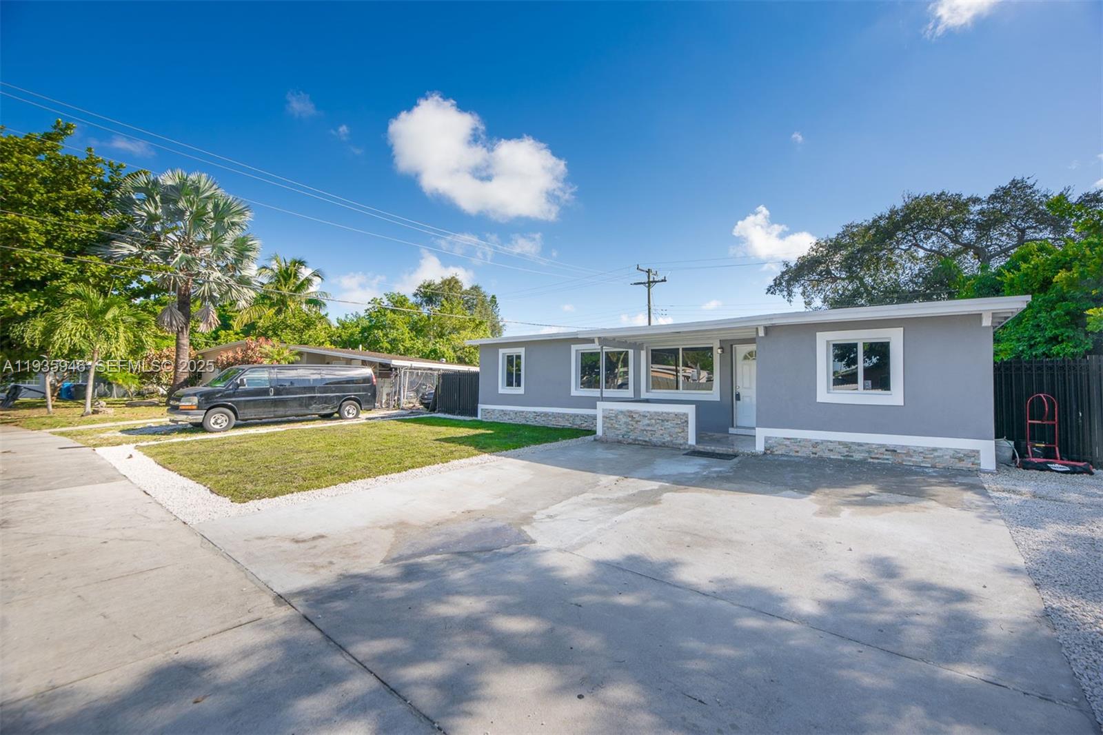 3510 Southwest 39th Street West Park, FL 33023 - Photo 3 of 31