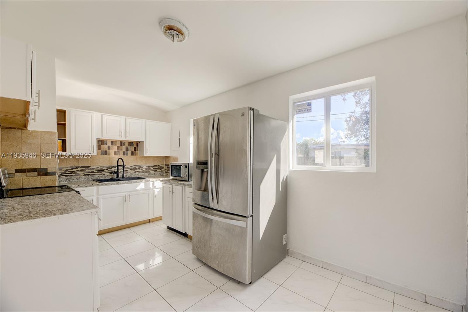 3510 Southwest 39th Street West Park, FL 33023 - Photo 7 of 31