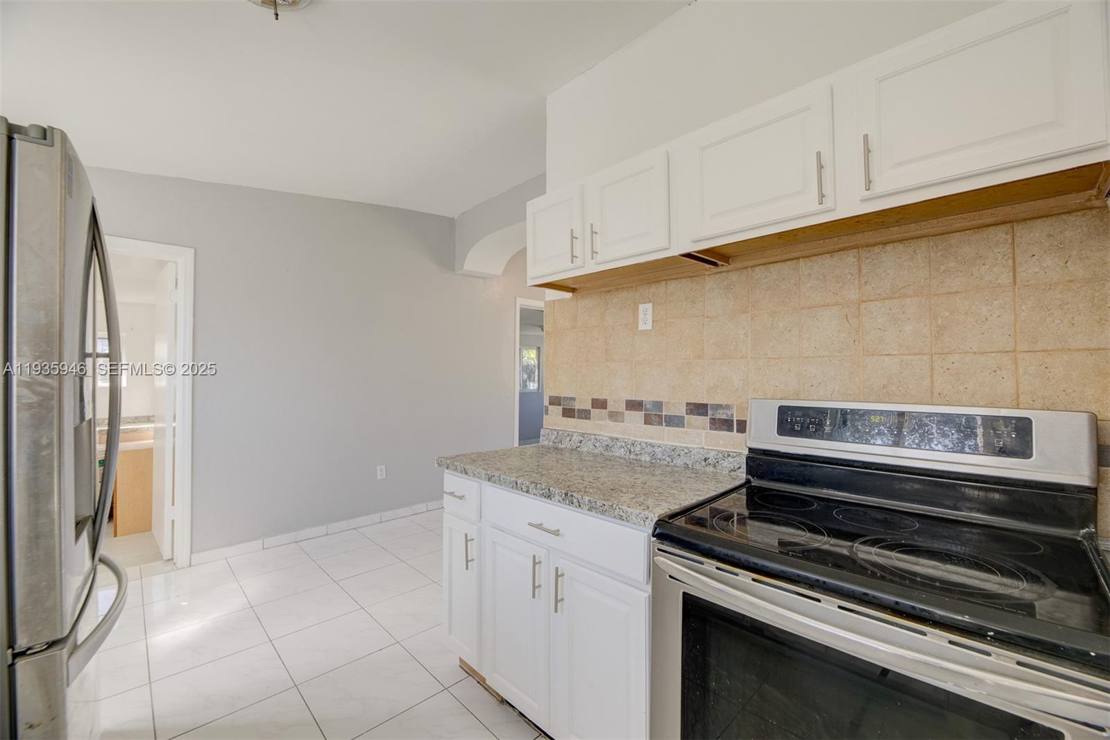 3510 Southwest 39th Street West Park, FL 33023 - Photo 10 of 31