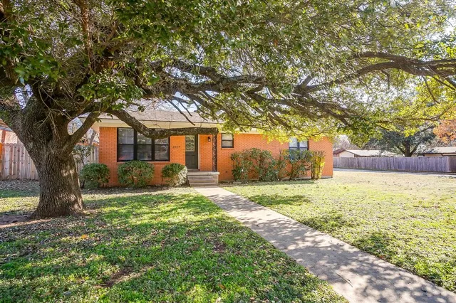 $225,000 | 1327 Southern Boulevard, Cleburne, TX 76033