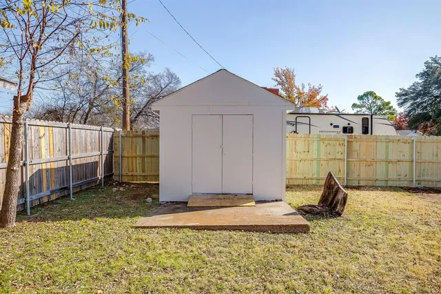 $225,000 | 1327 Southern Boulevard, Cleburne, TX 76033