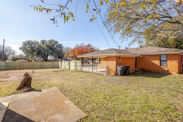 $225,000 | 1327 Southern Boulevard, Cleburne, TX 76033