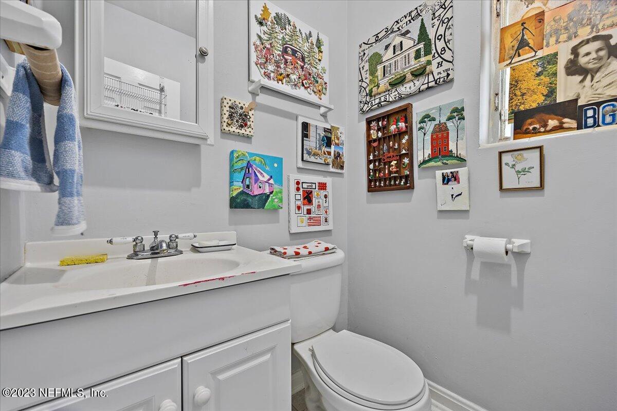 1140 Seminole Road Atlantic Beach, FL 32233 - Photo 22 of 30 22-Powder Room