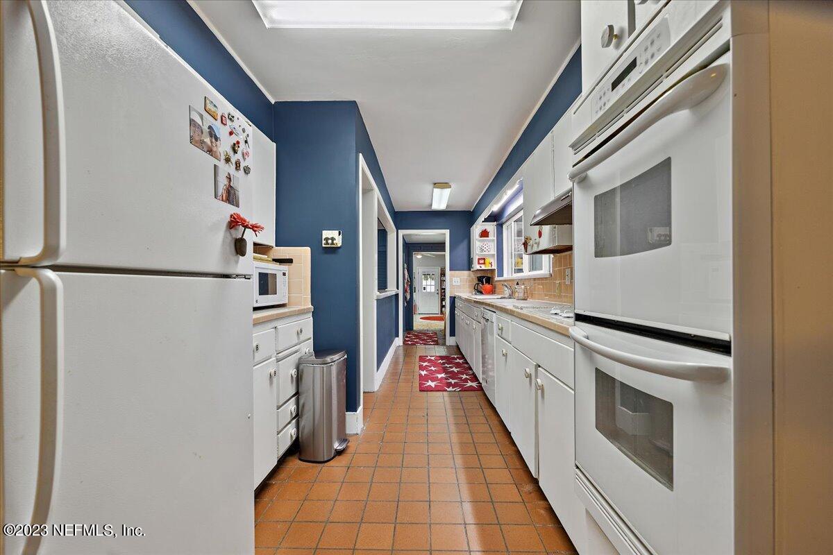 1140 Seminole Road Atlantic Beach, FL 32233 - Photo 9 of 30 09-Kitchen