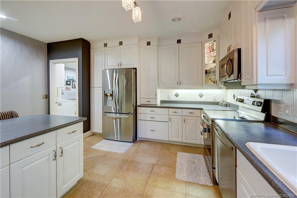 132 South River Road Stuart, FL 34996 - Photo 9 of 45 a kitchen with a sink cabinets and refrigerator