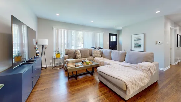 $4,000 | 2543 William Avenue, Glenview, IL 60025