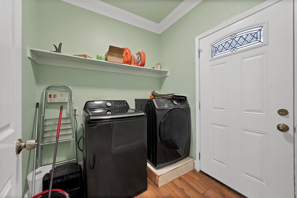 2410 Carleta Street Dallas, TX 75253 - Photo 13 of 29 a utility room with dryer and washer