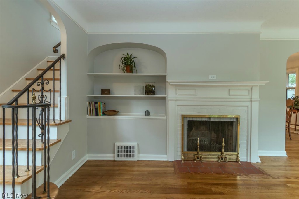 1172 Avondale Road Cleveland, OH 44121 - Photo 3 of 17