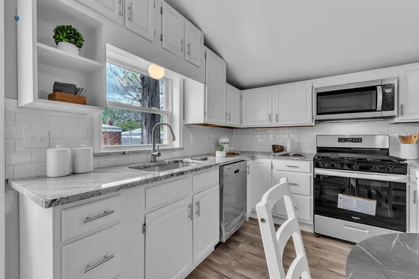 $234,900 | 30280 Joy Road, Livonia, MI 48150