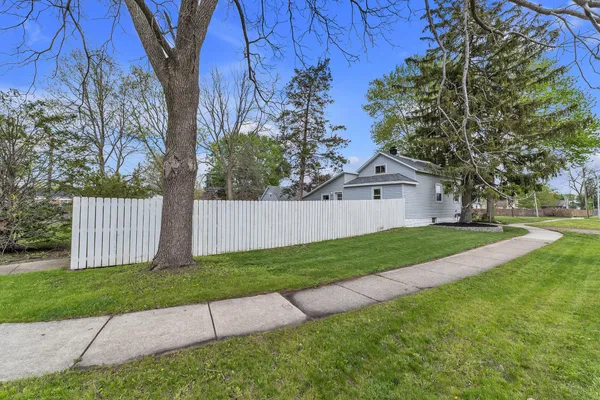 $234,900 | 30280 Joy Road, Livonia, MI 48150