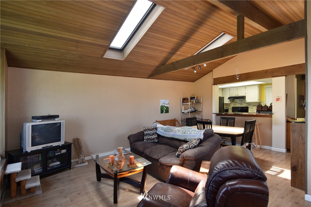 7581 Old Redmond Road, Unit 9 Redmond, WA 98052 - Photo 3 of 23 Gallery Image 3