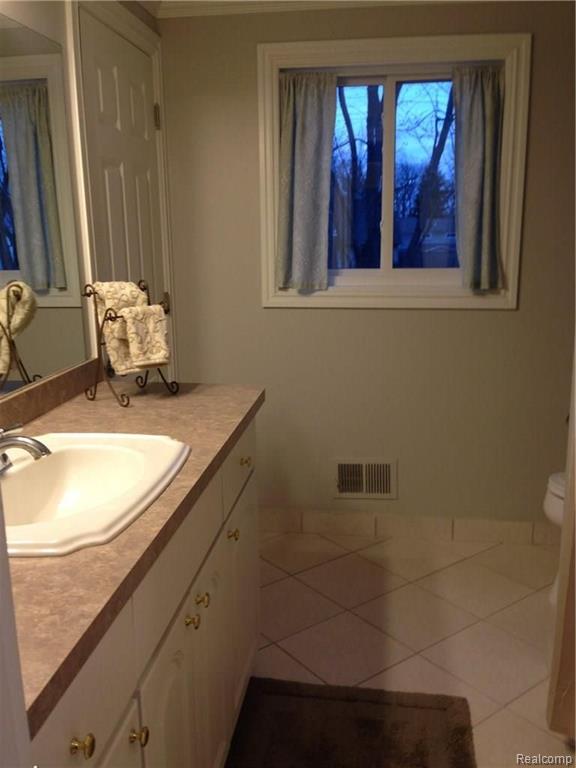 1624 Dancer Drive Rochester Hills, MI 48307 - Photo 18 of 22