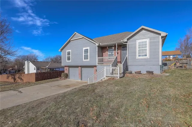 $285,000 | 18404 East Blackhawk Trail, Independence, MO 64056