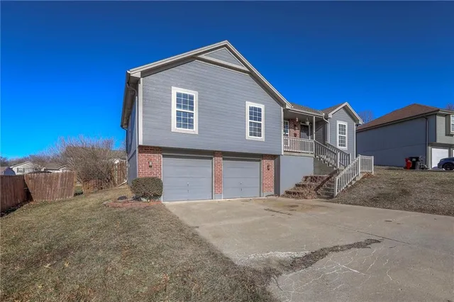 $285,000 | 18404 East Blackhawk Trail, Independence, MO 64056