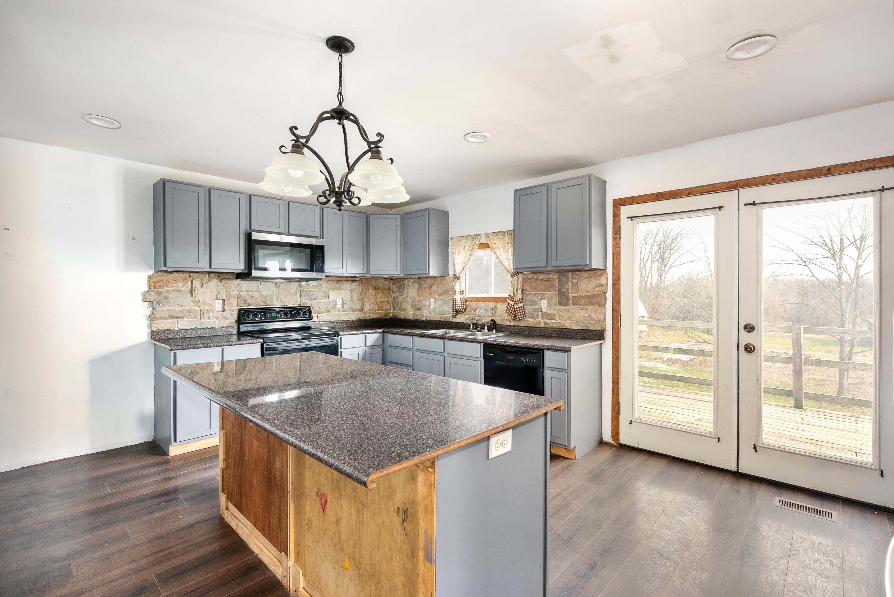 1050 Dayton Road Northeast Newark, OH 43055 - Photo 5 of 71 Kitchen