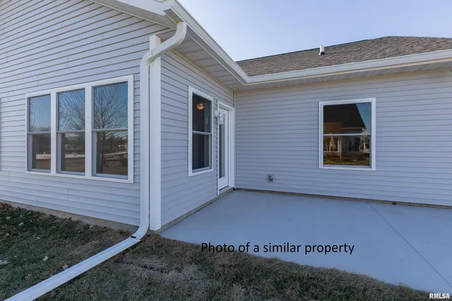 a view of a windows in back of house