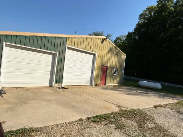 $399,900 | 4462 West 3rd Street, West Lebanon, IN 47991