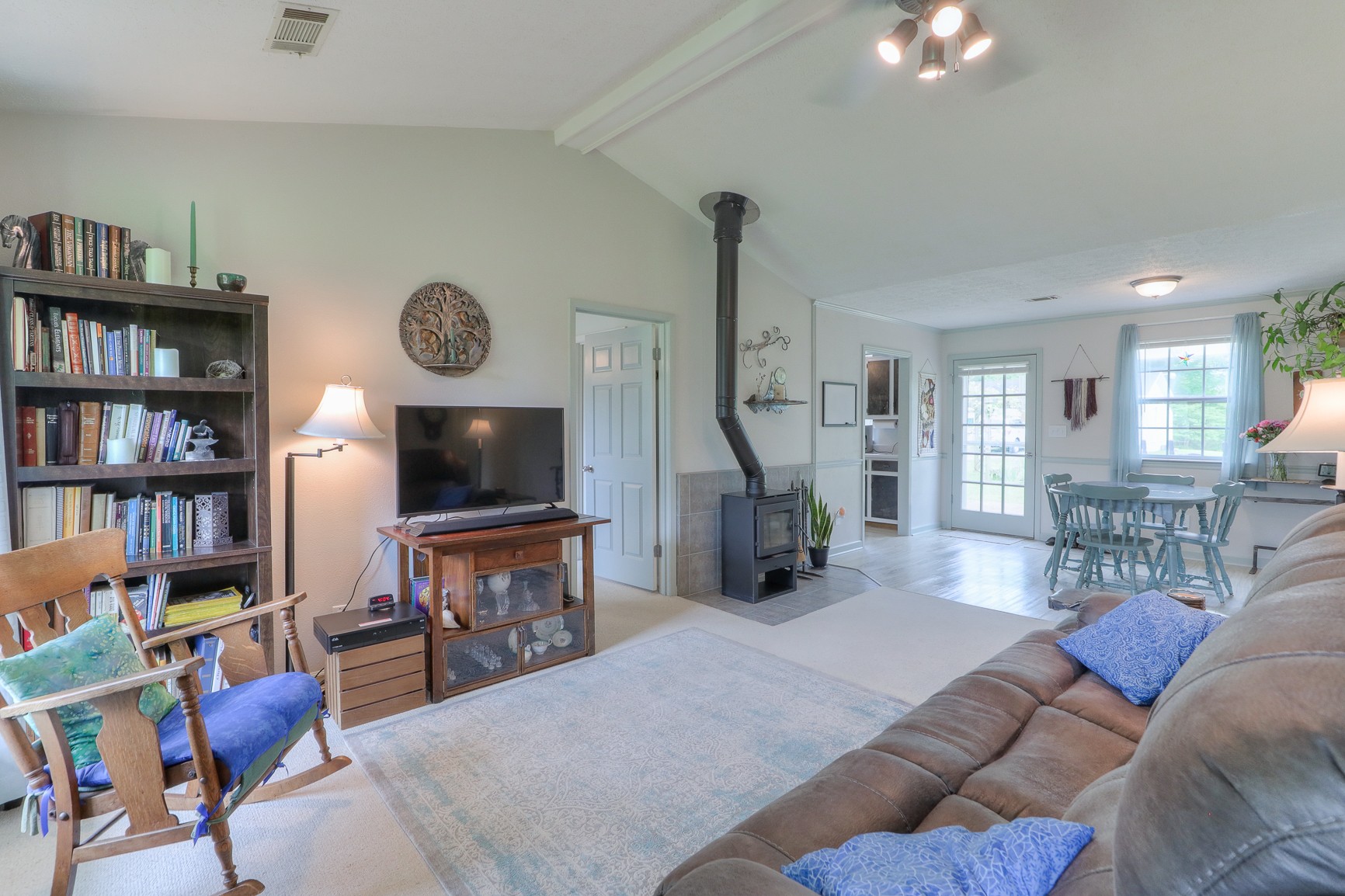 1488 Phillips Road Lebanon, TN 37087 - Photo 4 of 34 a living room with furniture and a flat screen tv