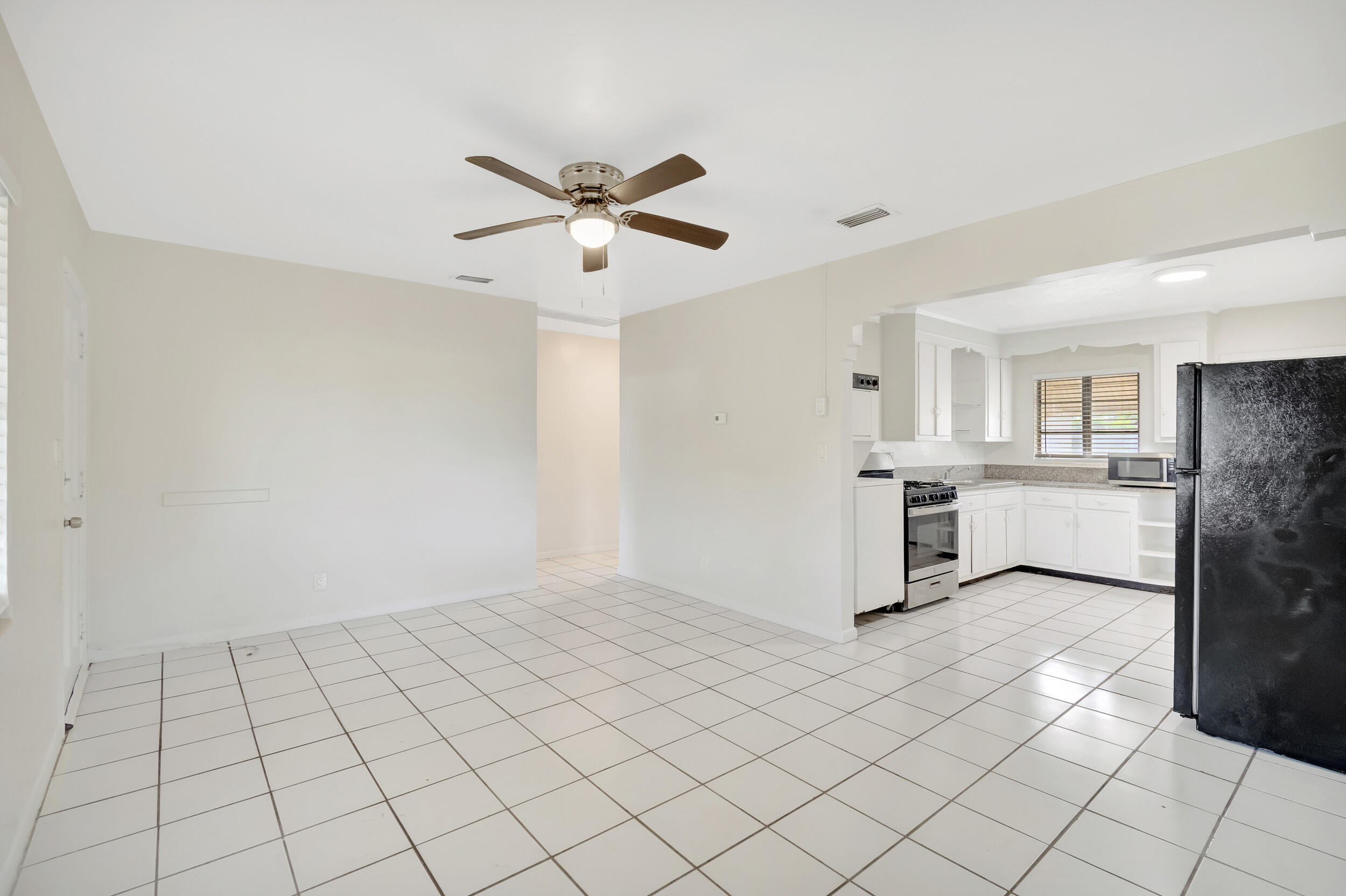 181 West 15th Street Riviera Beach, FL 33404 - Photo 6 of 51 24_dsc_1306