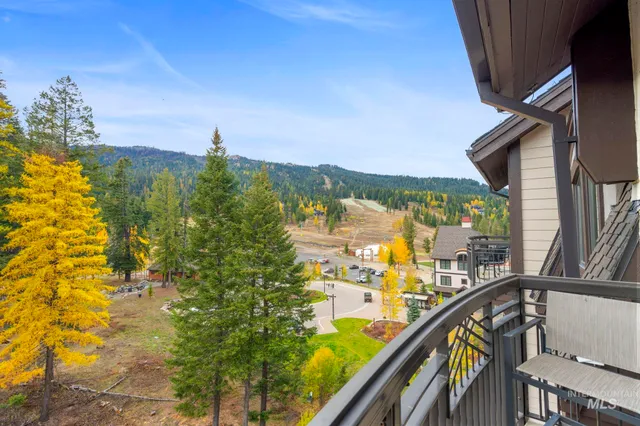 $985,000 | 780 Village Drive, Unit 505, Donnelly, ID 83615