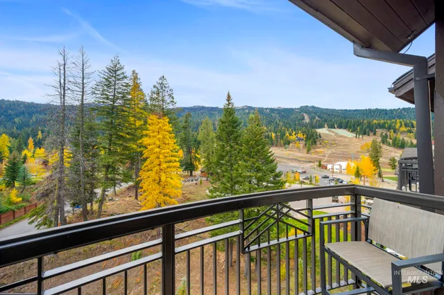 $985,000 | 780 Village Drive, Unit 505, Donnelly, ID 83615