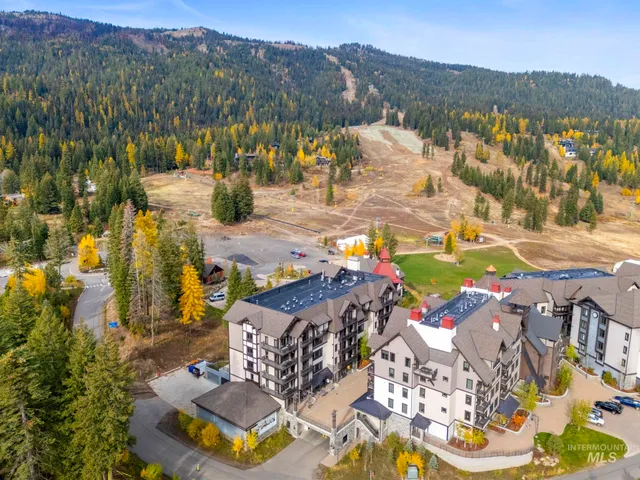 $985,000 | 780 Village Drive, Unit 505, Donnelly, ID 83615