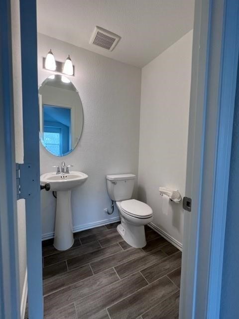 4826 Albany Ridge Lane Rosharon, TX 77583 - Photo 21 of 37 a bathroom with a sink toilet and a mirror