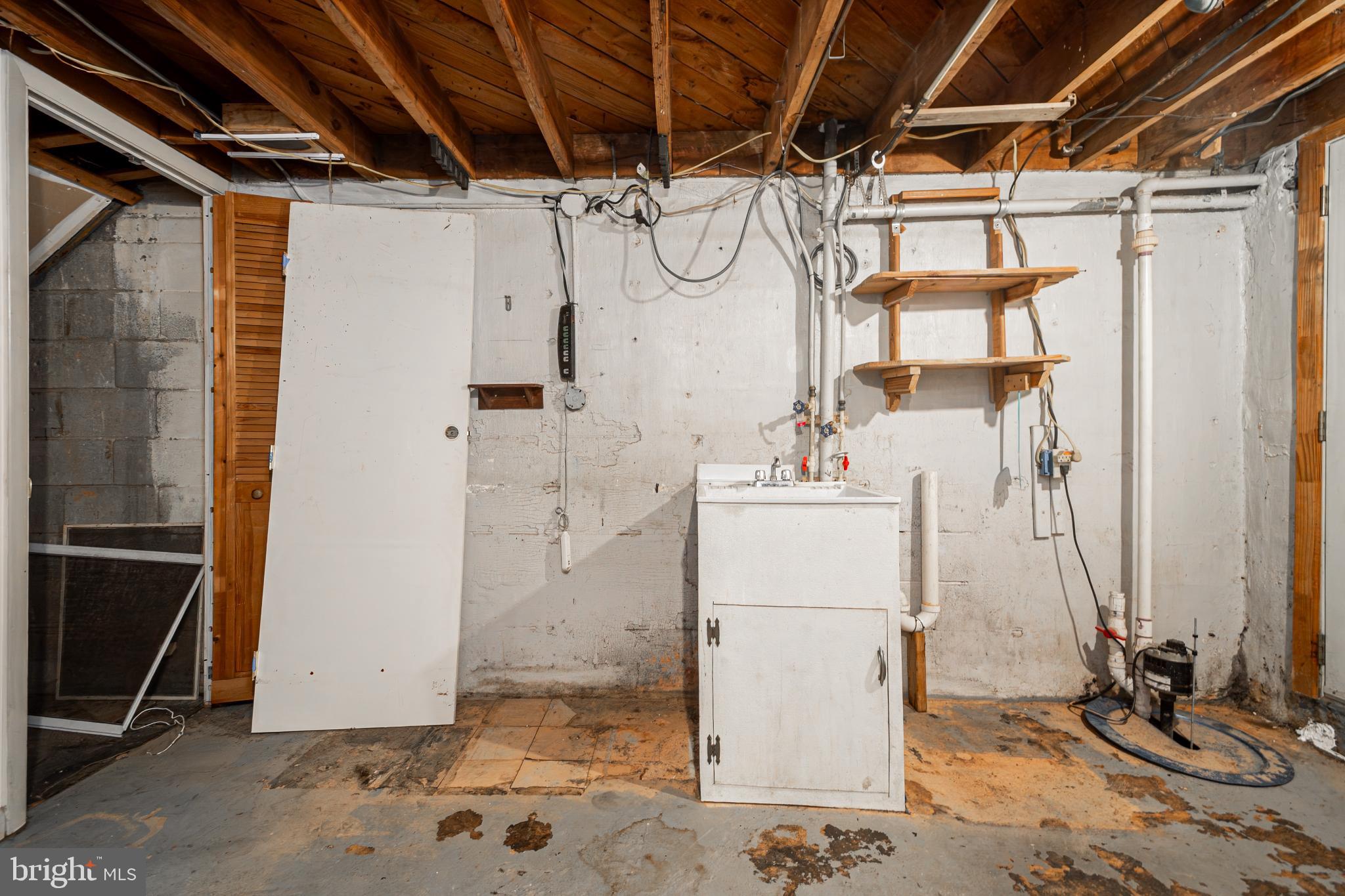 1217 Anglesea Street Baltimore, MD 21224 - Photo 22 of 25 a utility room with a washer and dryer