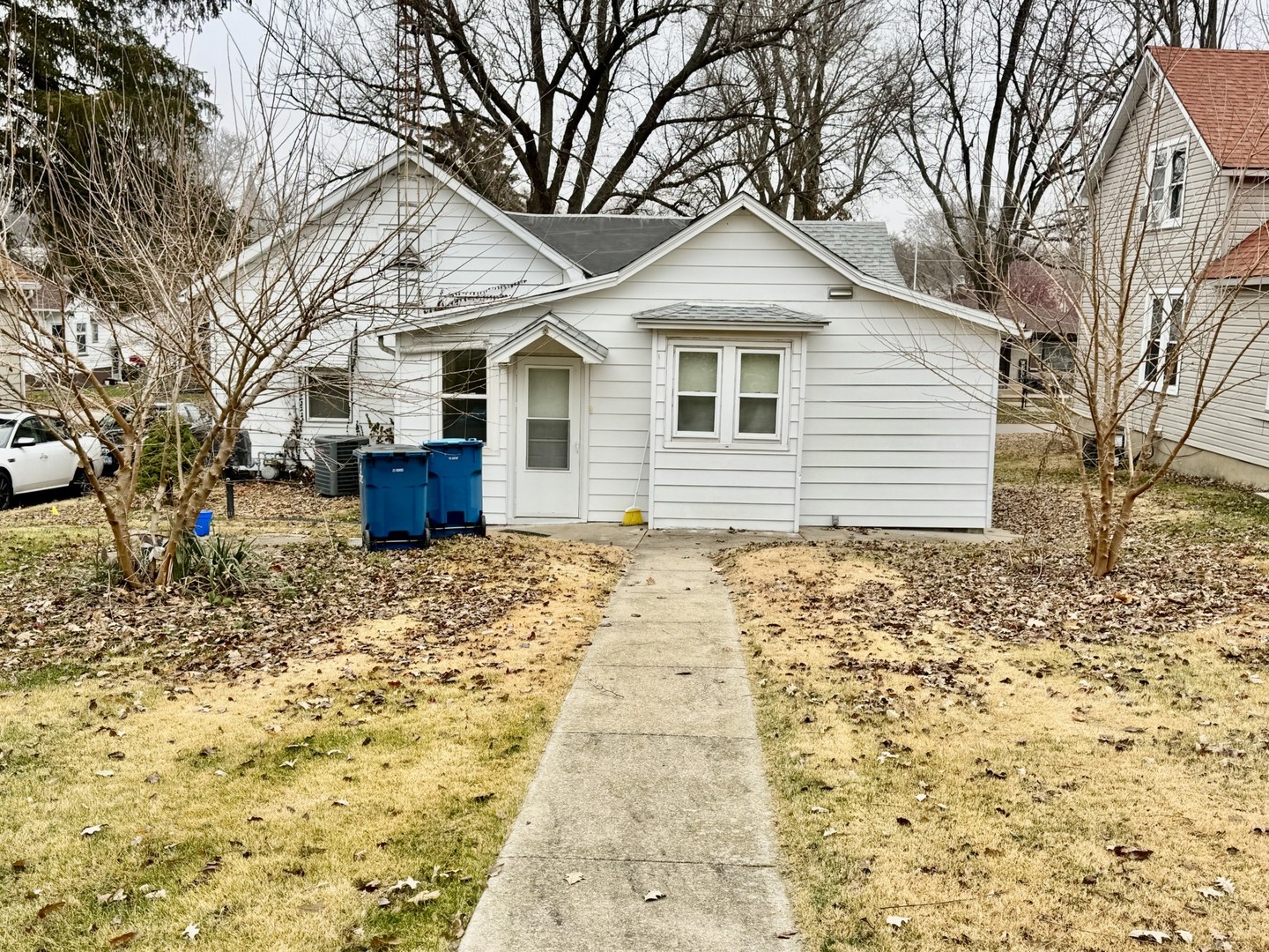 119 East 2nd Street Spring Valley, IL 61362 - Photo 4 of 10 a front view of a house with a yard