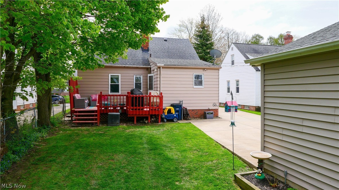 5695 Shawnee Road Cleveland, OH 44124 - Photo 22 of 31 Rear of Home