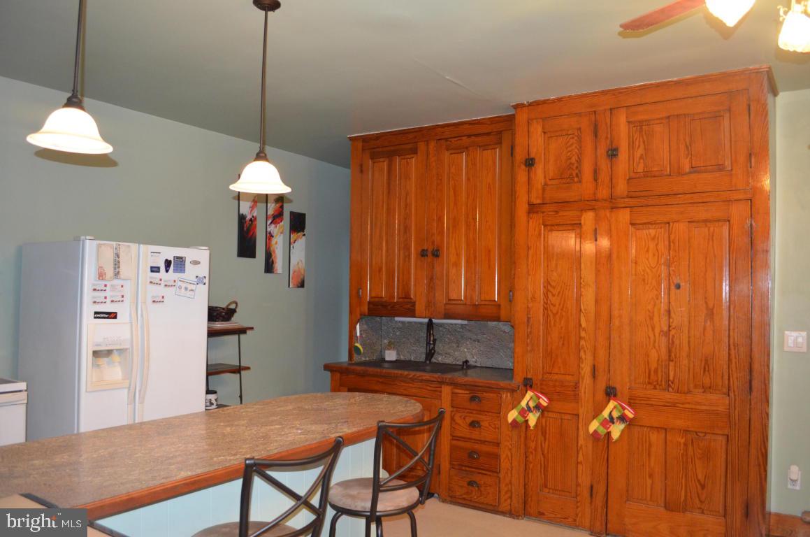 922 Quentin Road Lebanon, PA 17042 - Photo 4 of 24 Gallery Image 4
