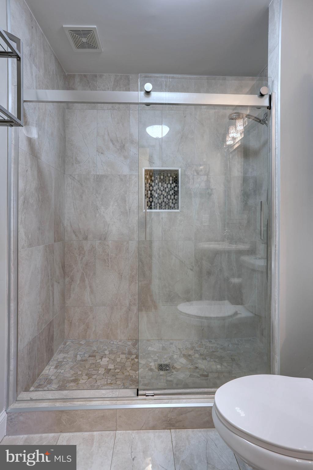 7925 Elizabeth Road Pasadena, MD 21122 - Photo 10 of 47 Gallery Image 10