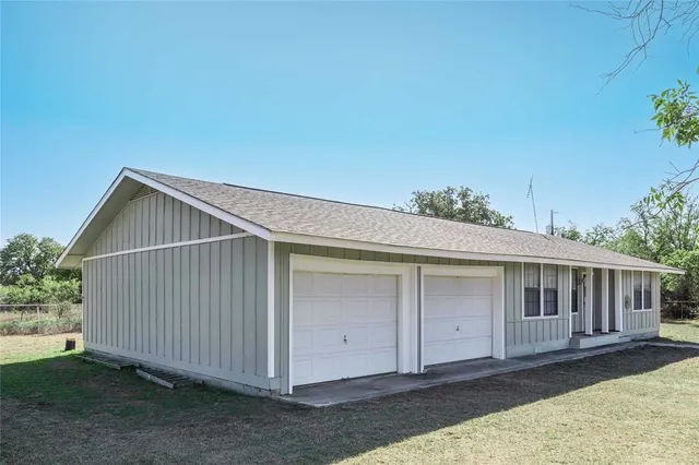 a view of a house with a backyard