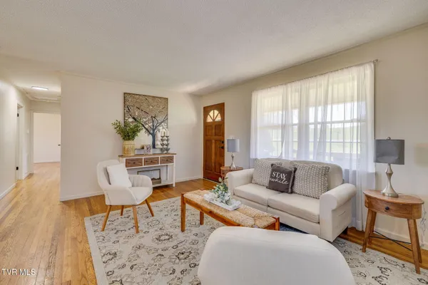 $309,900 | 895 Choctaw Drive, Chuckey, TN 37641