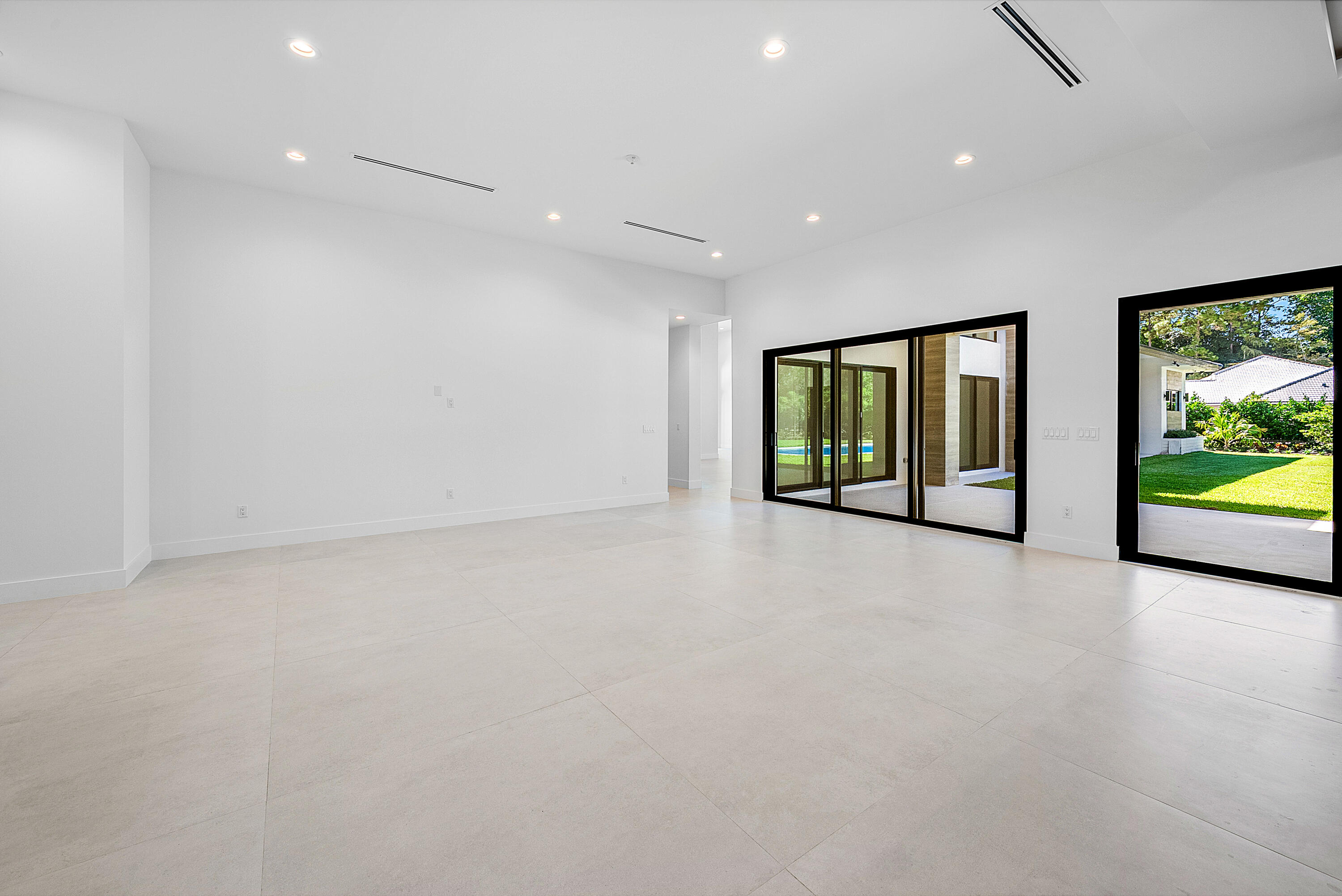 14817 Paddock Drive Wellington, FL 33414 - Photo 18 of 63 16