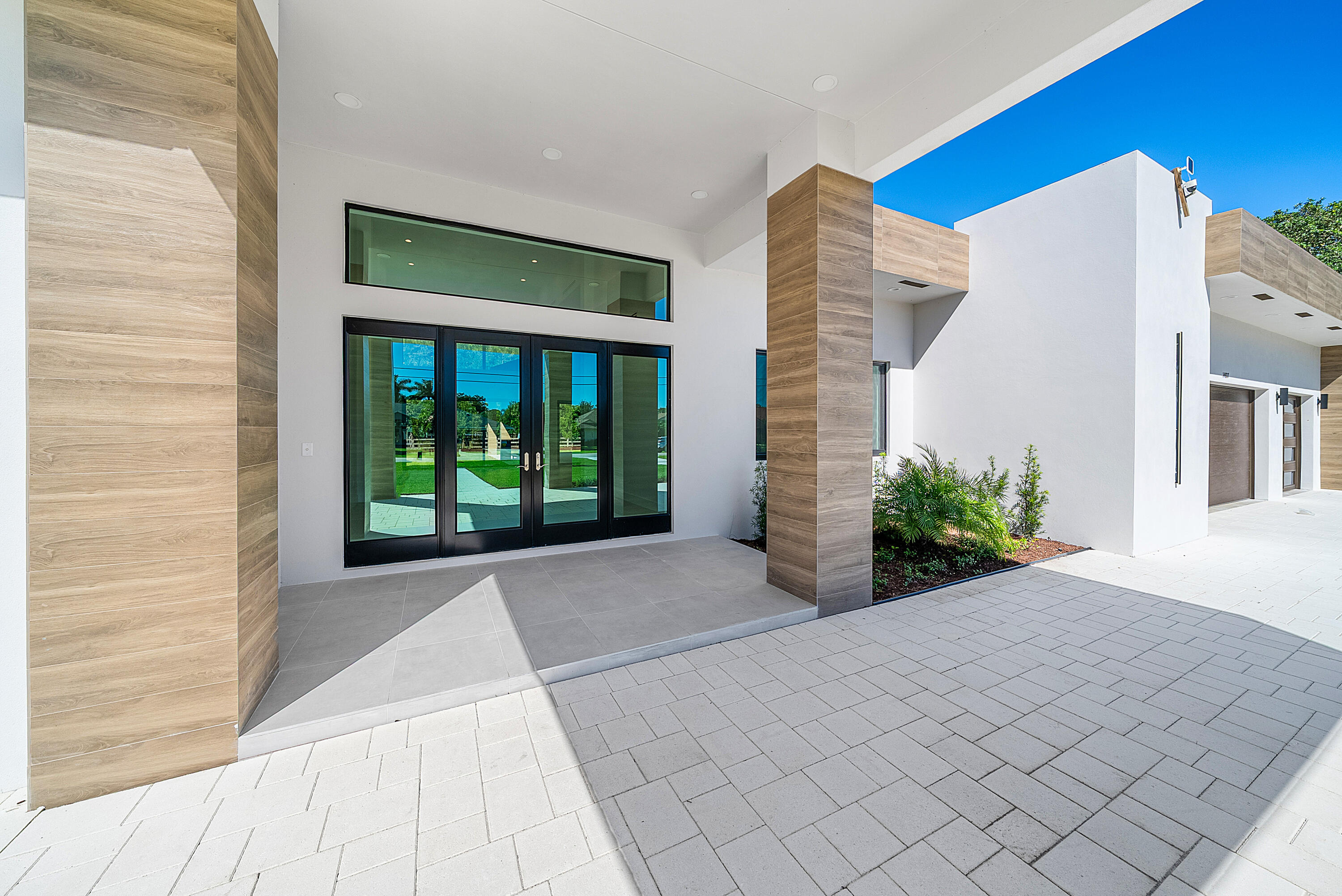 14817 Paddock Drive Wellington, FL 33414 - Photo 4 of 63 4