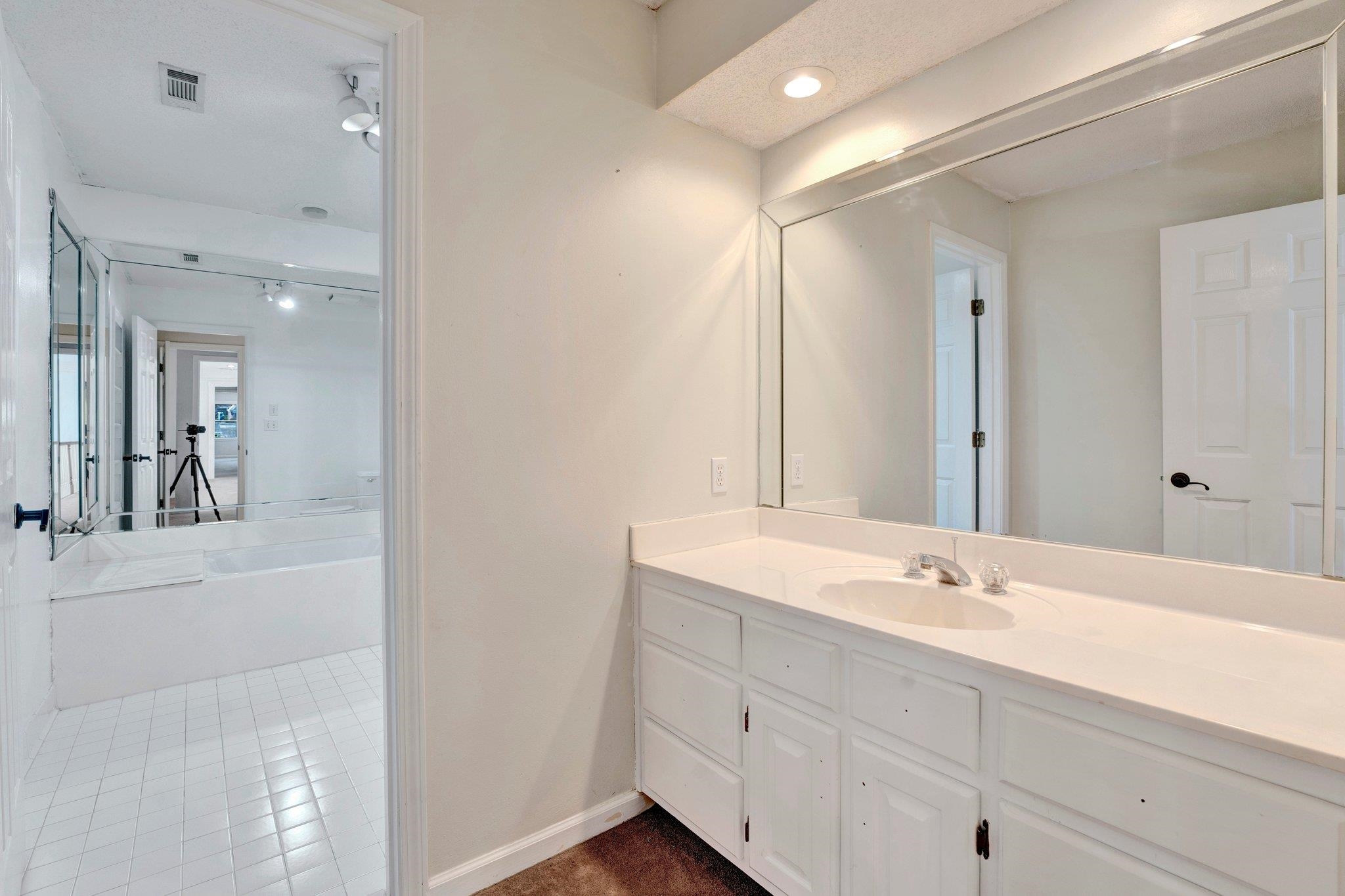 47 Summer Grove Road Memphis, TN 38018 - Photo 25 of 35 Bathroom with vanity, recessed lighting, baseboards, and visible vents