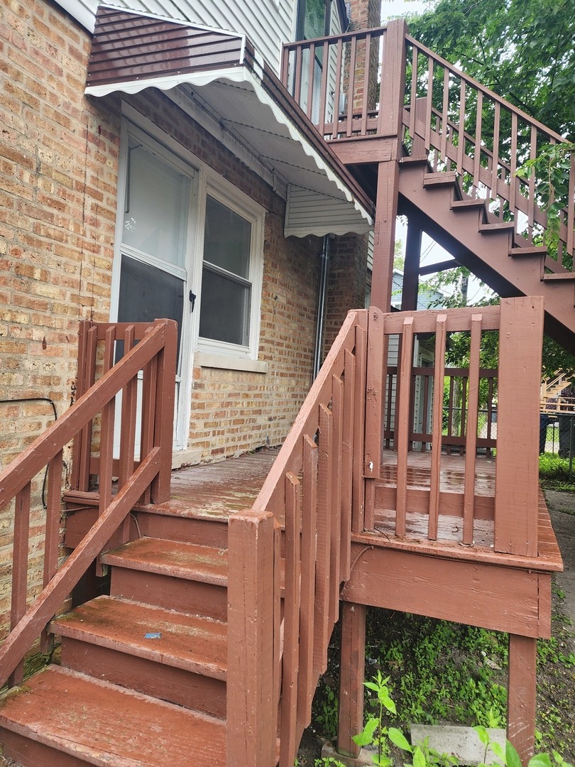 2017 Foster Street, Unit 1 Evanston, IL 60201 - Photo 21 of 21 a view of balcony with wooden floor and fence