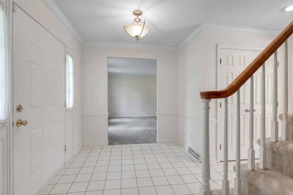 39 Venture Drive Springfield, MA 01119 - Photo 6 of 41
