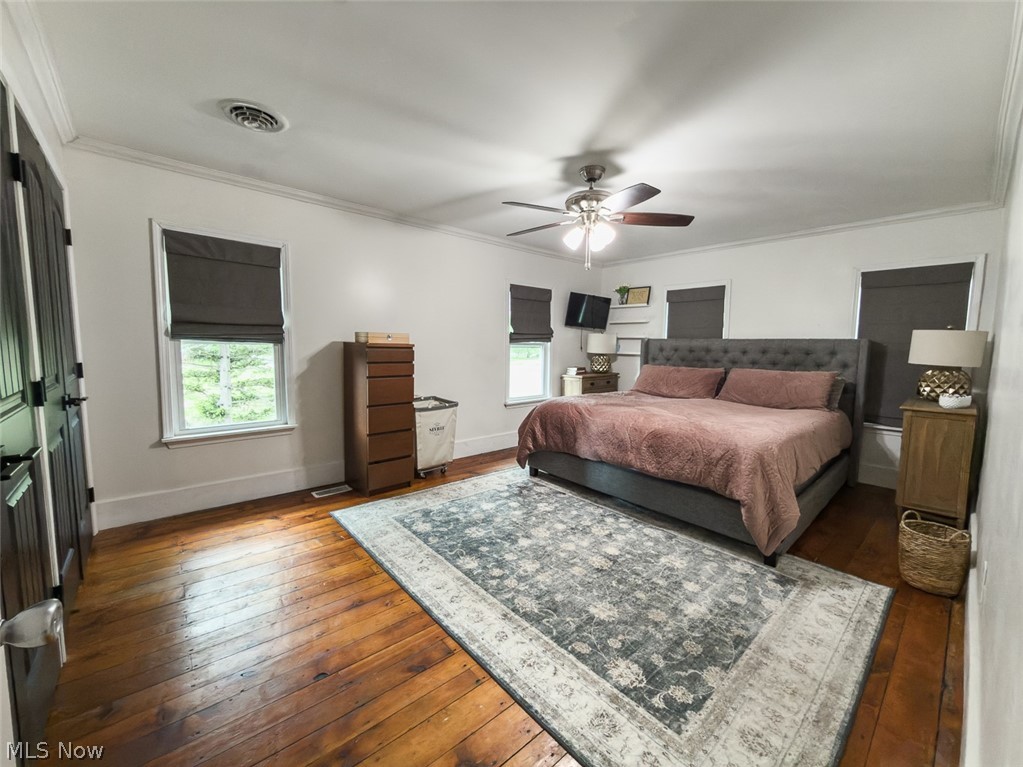 13429 West Calla Road Salem, OH 44460 - Photo 15 of 27 Spacious interior featuring wood-finish flooring, white walls, and bright white trim