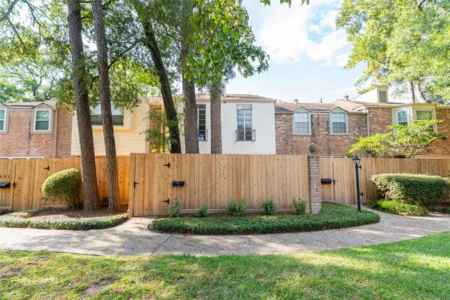 $199,999 | 893 Wax Myrtle Lane, Unit 3, Houston, TX 77079