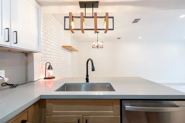 a close view of sink and tap