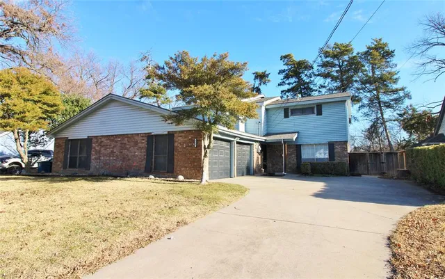 $2,795 | 313 Woodhaven Drive, DeSoto, TX 75115