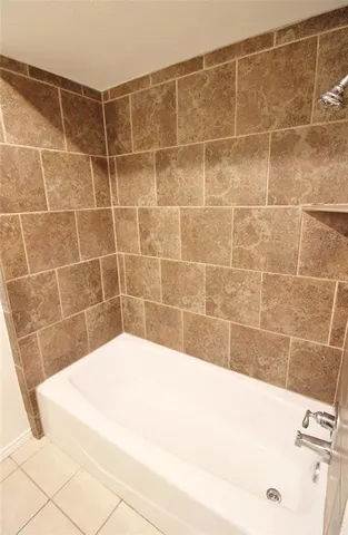 $2,795 | 313 Woodhaven Drive, DeSoto, TX 75115