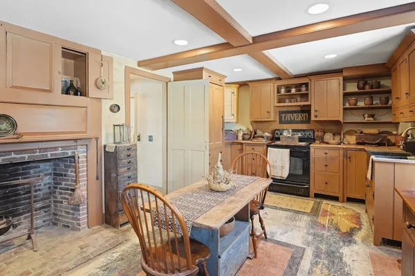 $730,000 | 650 Central Turnpike, Sutton, MA 01590