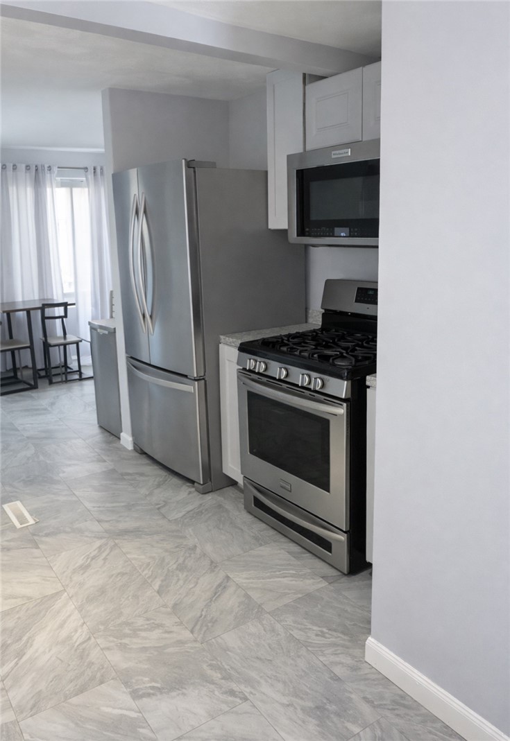 33 Princess Avenue Cranston, RI 02920 - Photo 3 of 14