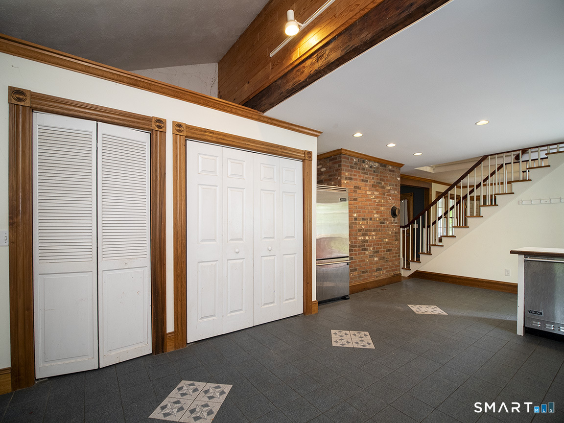388 Amity Road Woodbridge, CT 06525 - Photo 13 of 39