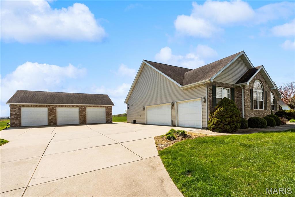 932 Virginia Drive Marine, IL 62061 - Photo 3 of 49